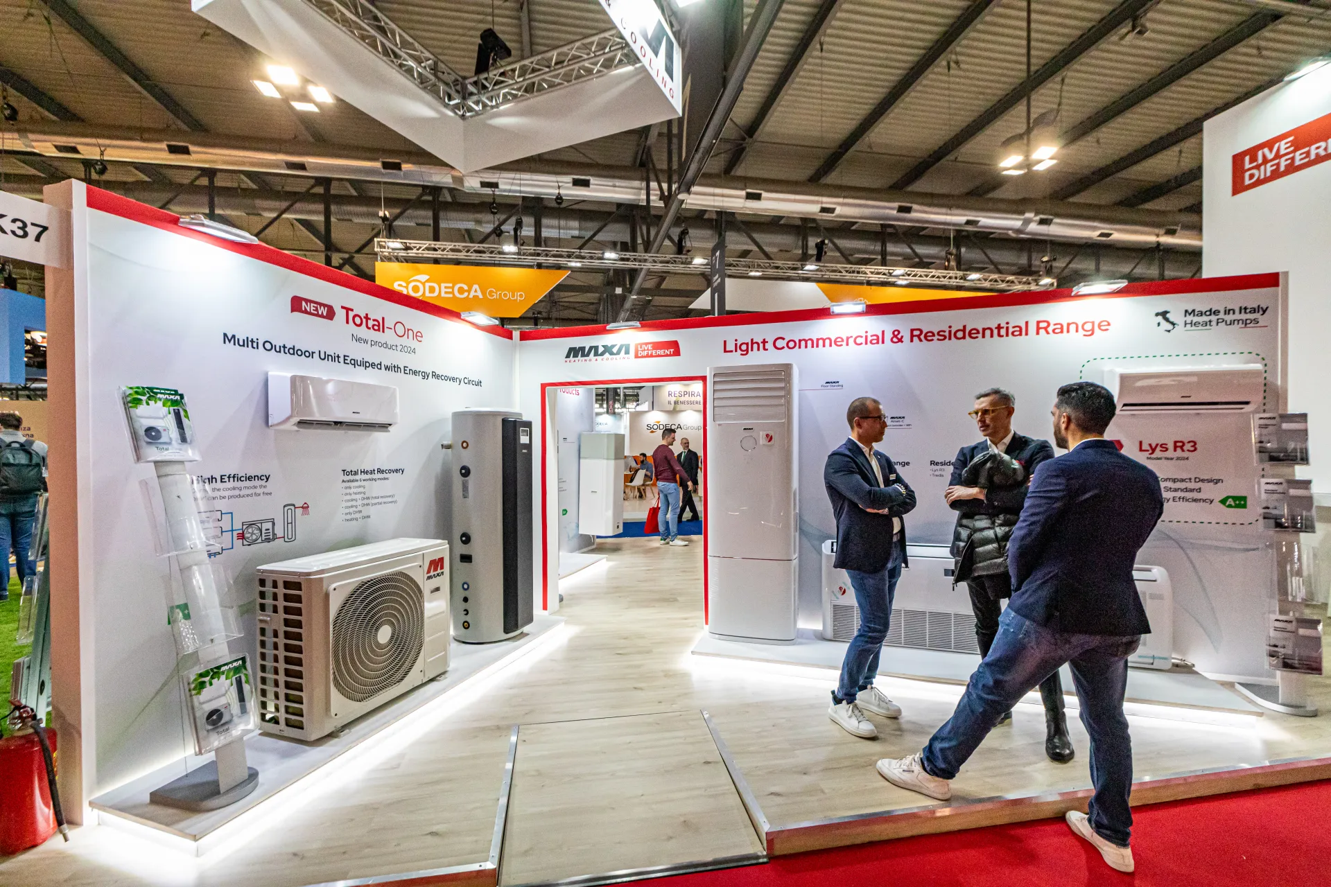 Maxa stand with Total-One multi outdoor unit and Lys R3 split air conditioners at MCE 2024