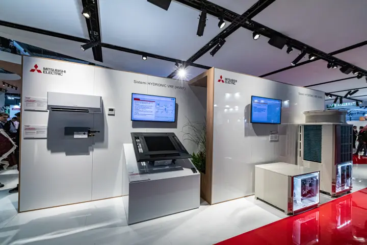 Mitsubishi Electric Hydronic VRF display with cassette and opened units at MCE 2024