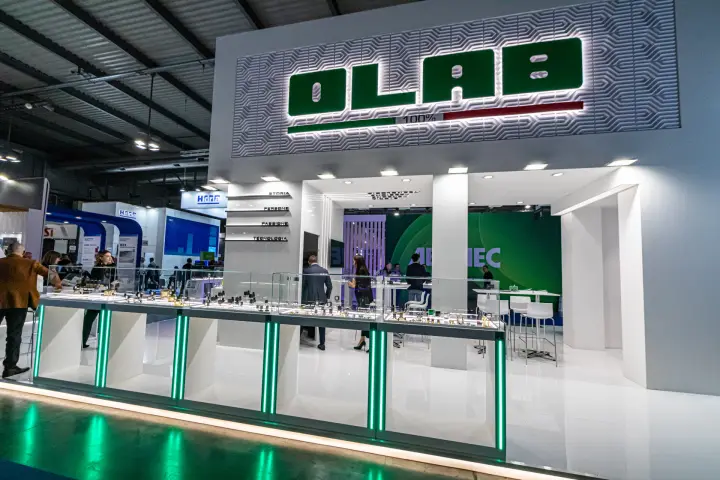 Olab stand front with backlit green logo and valve showcases