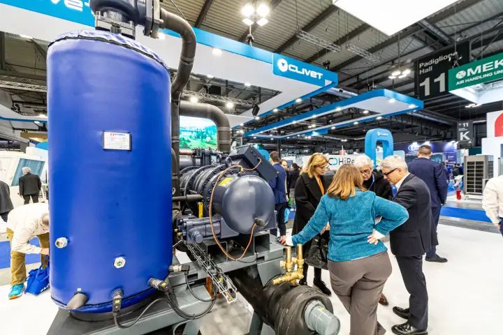 Open-frame unit with a Hanbell nameplate on its blue insulated vessel at MCE 2024