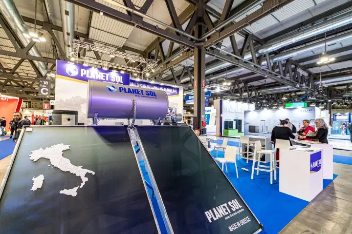 Planet Sol flat-plate solar collectors and storage tank with Italy map