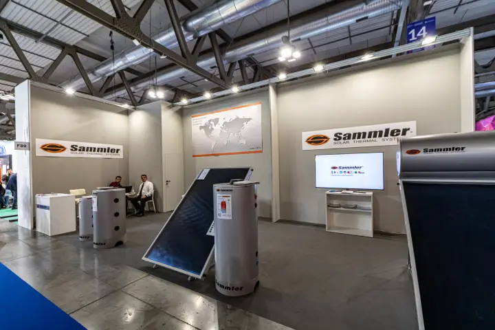 Sammler stand with hot water cylinders and flat-plate solar collector