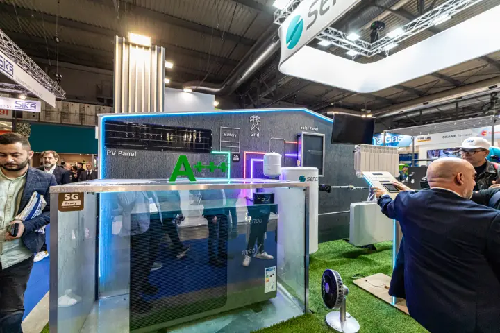 Sendo 'Hero X' heat pump in a glass enclosure with an A+++ energy layout at MCE 2024
