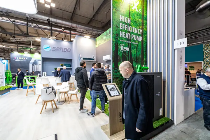 Sendo HeroXs heat pump beside a touchscreen kiosk at stand L10 at MCE 2024