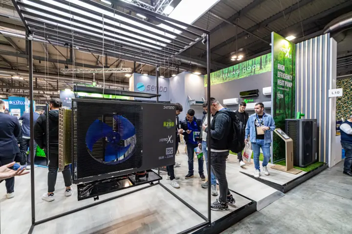 Sendo HeroXs R290 heat pump displayed open in a steel frame at MCE 2024