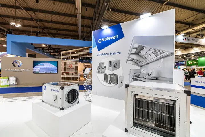 Sisteven boxed fan and mesh filter unit on white plinths at MCE 2024