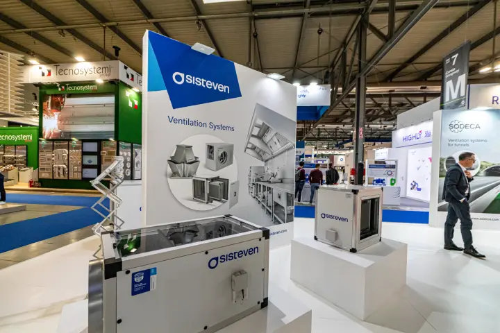 Sisteven Ventilation Systems panel with a glass-topped box fan unit at MCE 2024