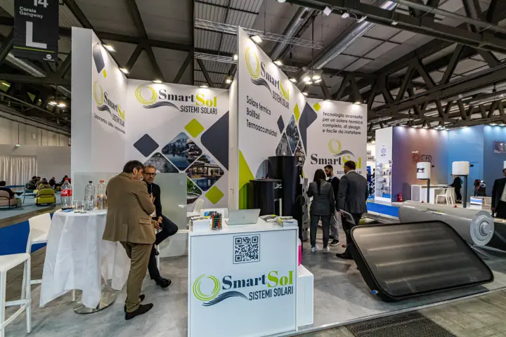 SmartSol Sistemi Solari stand with flat-plate collector and storage tanks at MCE 2024