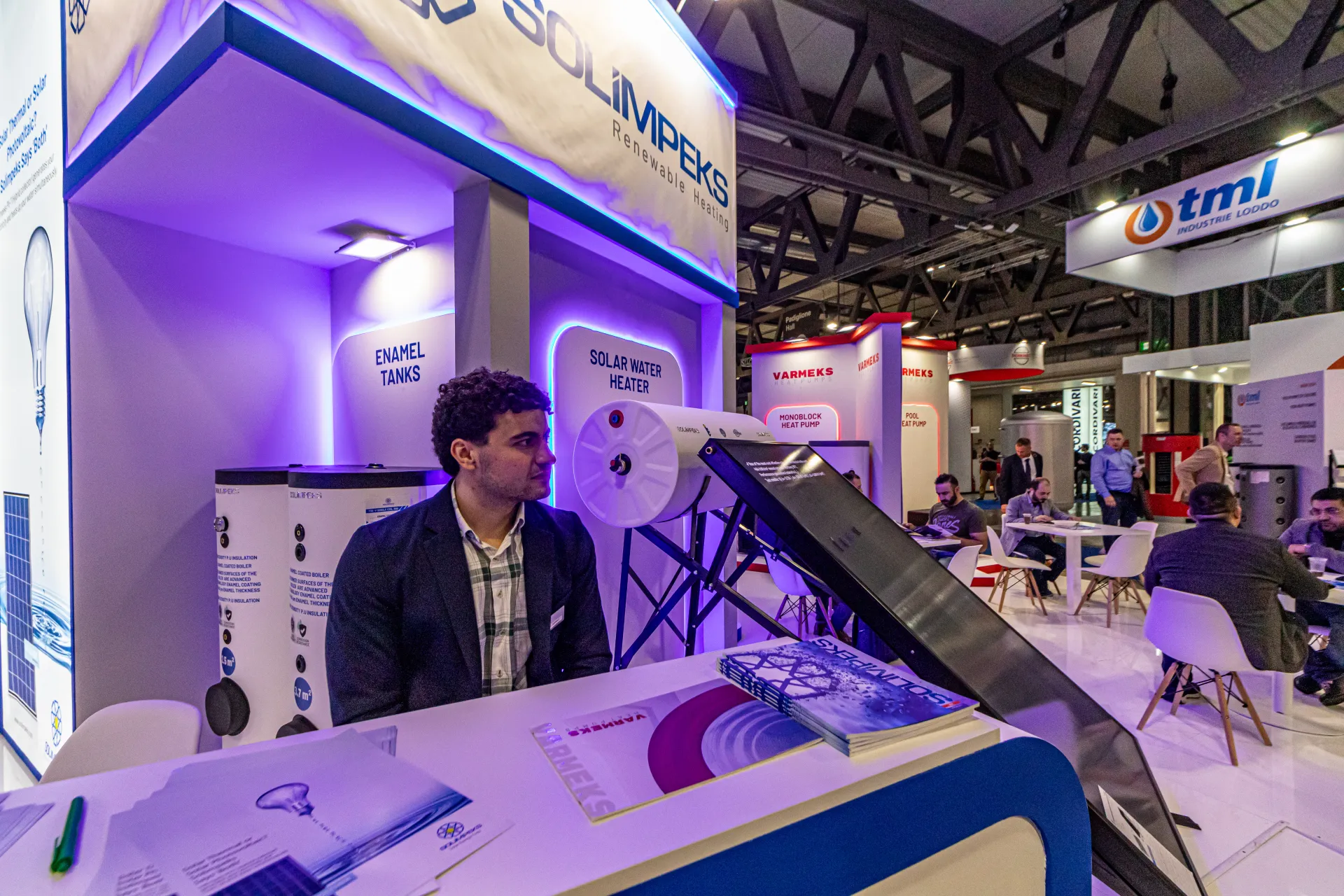 Solimpeks solar water heater and enamel tanks beside Varmeks heat pumps at MCE 2024