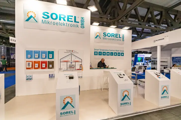 Sorel stand with temperature controllers and caleonbox underfloor display