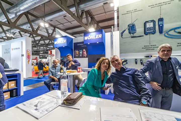 Staff at the Wöhler counter below the measuring instruments panel at MCE 2024