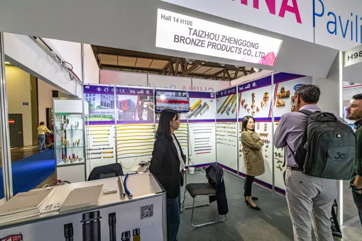 Taizhou Zhenggong booth H100 with brass fittings and flexible hoses