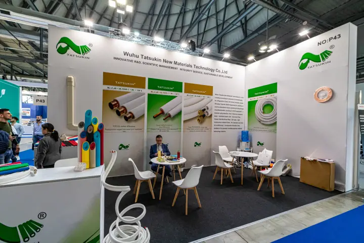 Tatsukin stand presenting pre-insulated copper pipes for air conditioning