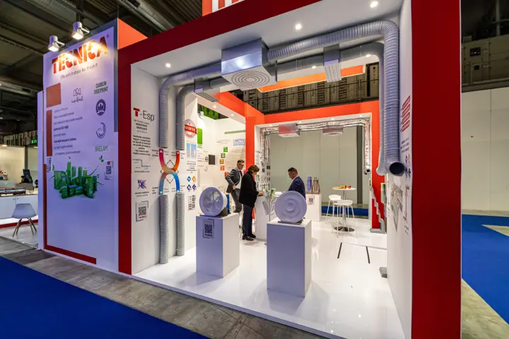 Tecnica stand with T-Esp flexible ducts and ceiling diffusers on red frames