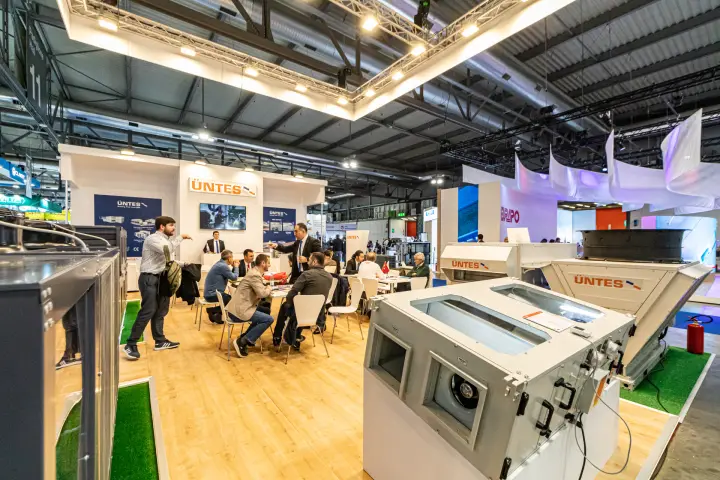 Üntes compact ventilation unit and rooftop unit in front of the meeting area at MCE 2024