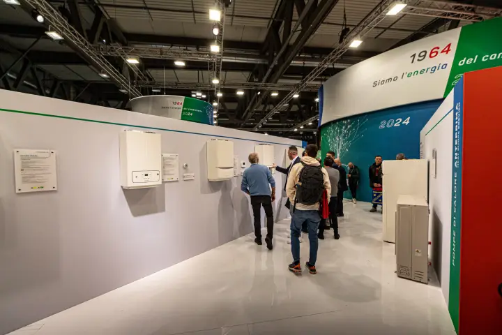 Wall-hung boilers and heat pump preview column under an anniversary ring at MCE 2024