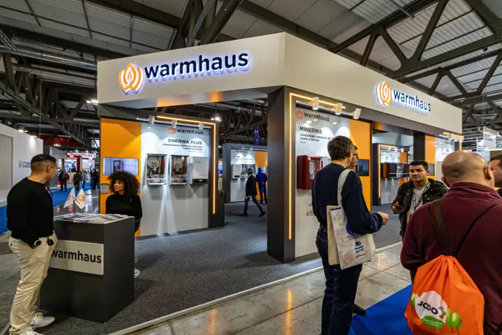 Warmhaus stand with illuminated logos and Enerwa Plus and Minerwa boiler walls