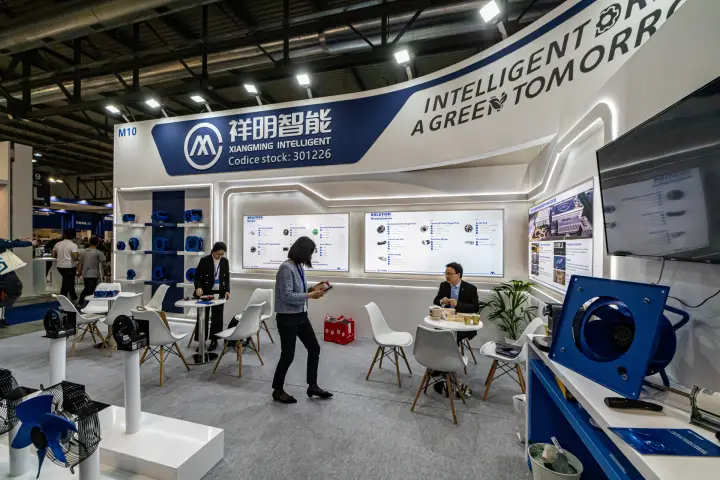 Xiangming Intelligent seating area with a blue plug fan on display