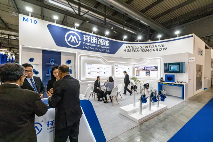 Xiangming Intelligent stand M10 with axial fans and backlit panels