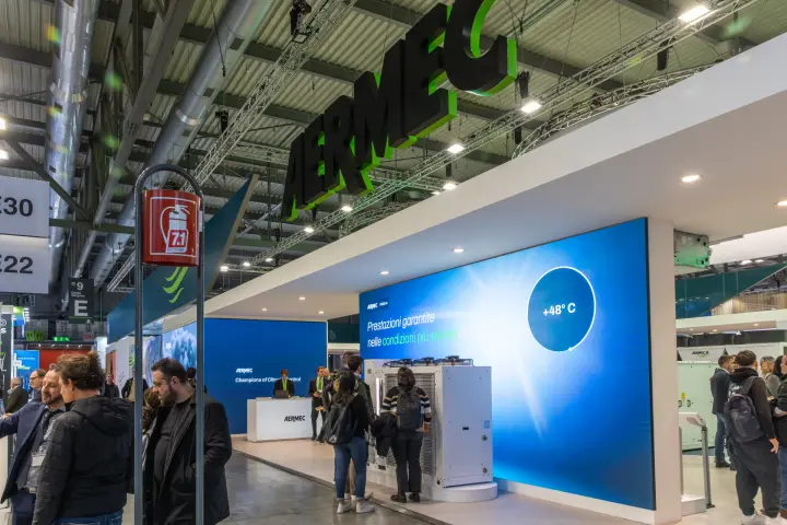 Aermec PRGI-H unit in front of a '+48° C' LED video wall at MCE 2026
