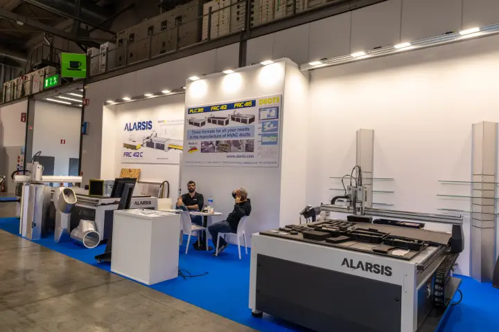 Alarsis stand with FRC series cutting tables for HVAC duct manufacturing