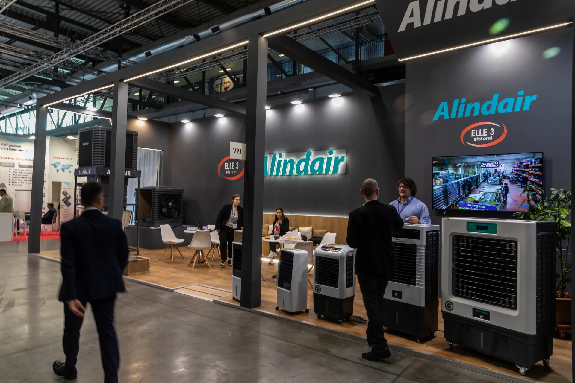 Alindair and Elle 3 Sistemi stand with portable air coolers at MCE 2026