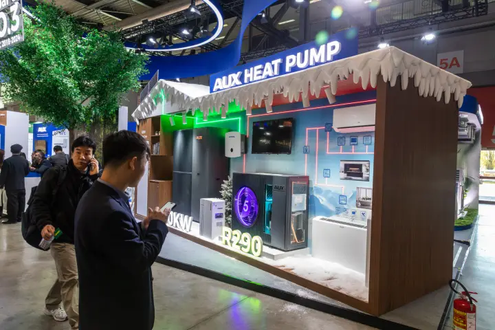 AUX Heat Pump display house with R290 outdoor unit and snow-covered roof at MCE 2026