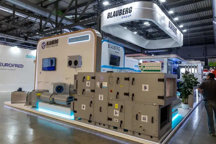 Blauberg Ventilatoren stand with modular air handling unit and smoke extraction fans