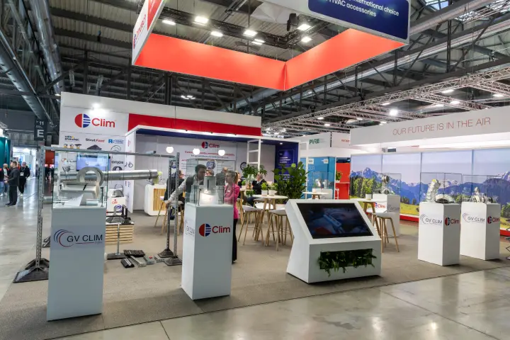 Clim and GV Clim display pedestals with duct samples and touchscreen