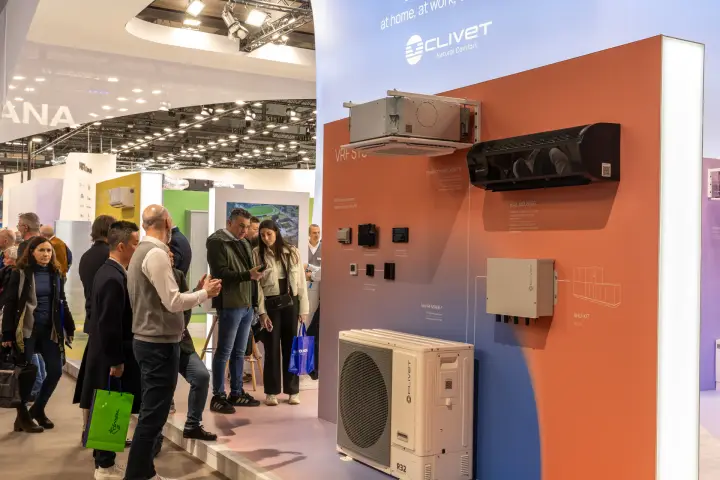 Clivet VRF display with cassette, wall unit and Mini VRF outdoor unit