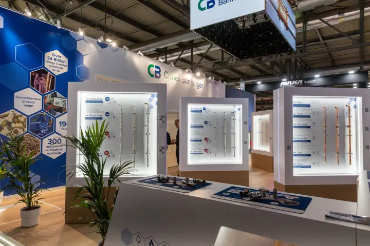 Conex Bänninger backlit cases of stainless and copper press fittings at MCE 2026