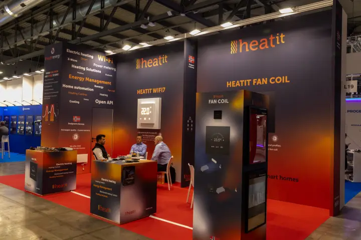 Heatit stand with WIFI7 thermostat and fan coil controller displays at MCE 2026