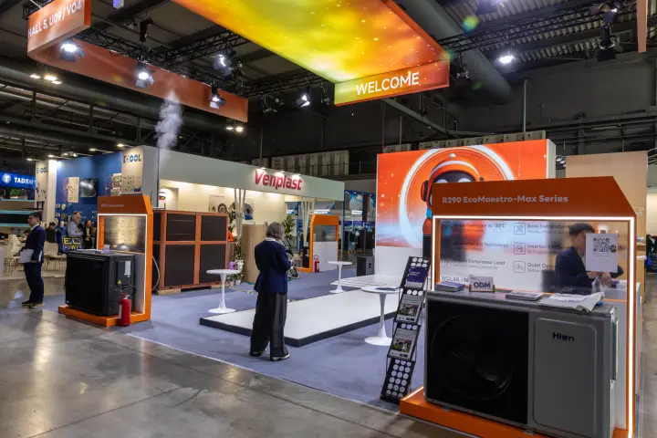 Hien heat pump stand with R290 EcoMaestro-Max unit and WELCOME canopy at MCE 2026