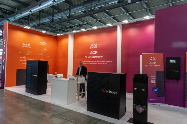 Inova stand with ACP Air Compact Propan heat pumps