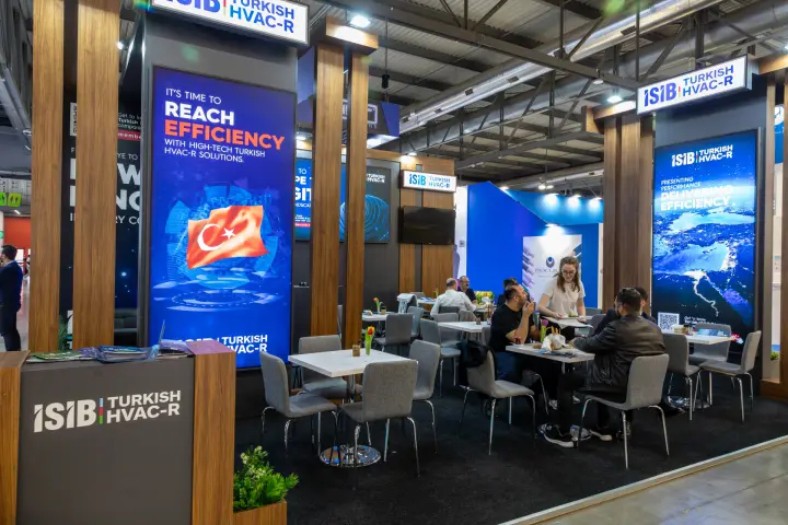 ISIB Turkish HVAC-R stand front with branded counter and lightboxes