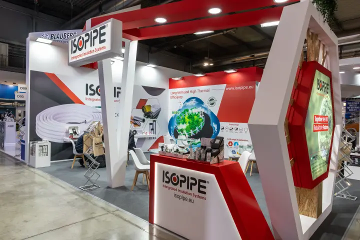 Isopipe stand with pipe insulation range and thermal efficiency panel at MCE 2026