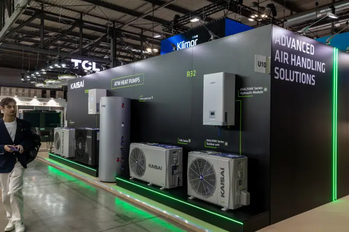 Kaisai ATW heat pump wall with R290 and R32 outdoor units at MCE 2026