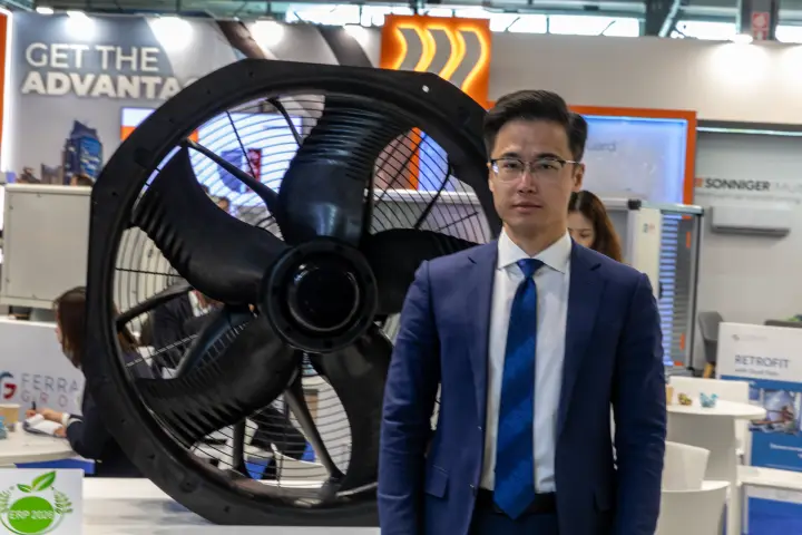 Large black axial fan with ERP 2020 label on a white counter