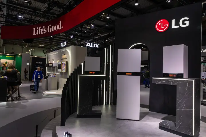 LG indoor units on lit marble-effect plinths under the 'Life's Good.' banner at MCE 2026