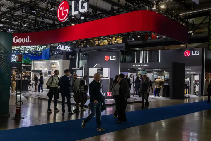 LG stand with red Life's Good LED band and Therma V zone at MCE 2026