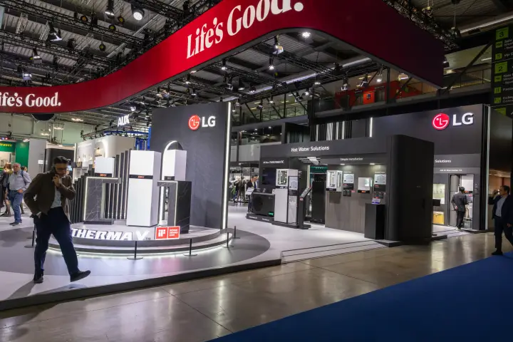 LG stand with Therma V heat pumps under a red 'Life's Good.' banner at MCE 2026
