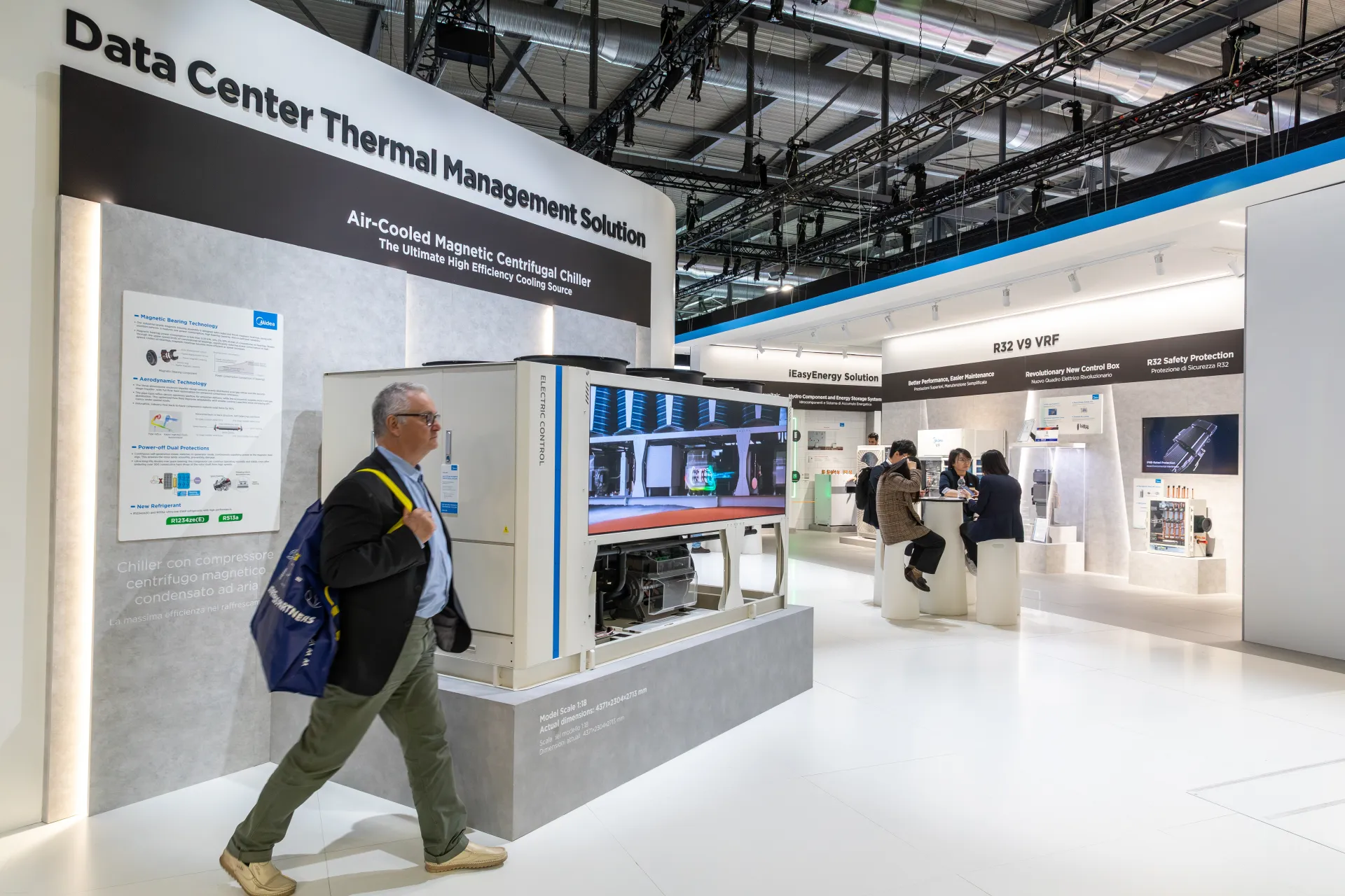 Midea 1:18 scale model of an air-cooled magnetic centrifugal chiller at MCE 2026
