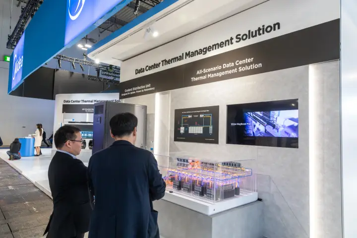 Midea data centre cooling scale model with MagBoost Pro video at MCE 2026