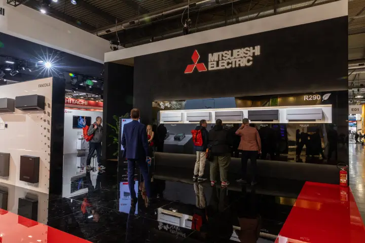 Mitsubishi Electric 'KIRIGAMINE Style' R290 wall units under illuminated logo