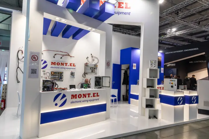 Mont.El stand with wiring harnesses and electrical control panels