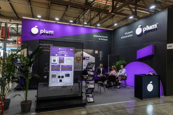 Plum stand with underfloor heating control display and meeting area