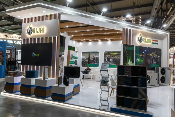 Prijai stand overview with coils, condensing units and lounge
