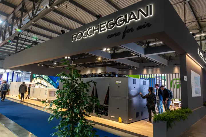 Roccheggiani stand with R290 air-cooled unit and air handling units at MCE 2026