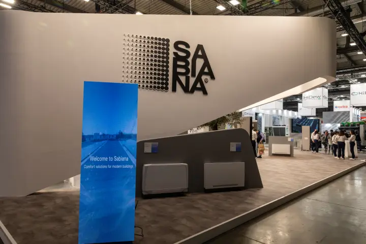 Sabiana stand entrance with 'Welcome to Sabiana' LED totem and fan coils