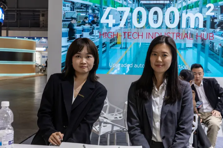 Samyou staff in front of a "47000m² High-Tech Industrial Hub" screen at MCE 2026